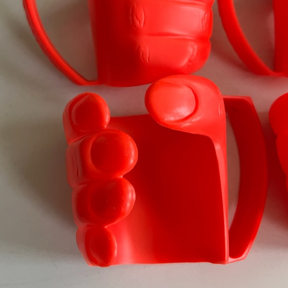 Vintage Set of 4 Promo 7-Eleven Red Plastic
Monster Hand Drink Holders - Picture 2 of 6